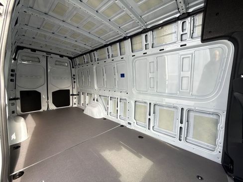 Used 2025 Mercedes-Benz Sprinter 2500 image 23