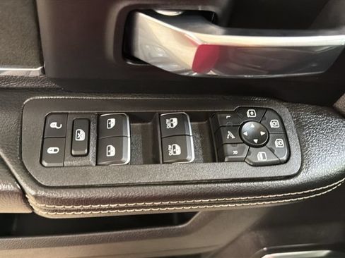 Used 2026 RAM 2500 Laramie AWD/4WD image 15