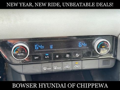 Used 2023 Hyundai Elantra SEL image 15