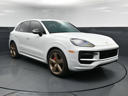 Used 2024 Porsche Cayenne S AWD/4WD image 12
