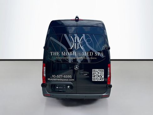 Used 2024 Mercedes-Benz Sprinter 2500 image 3