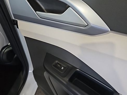 New 2026 Volkswagen Taos SE image 16