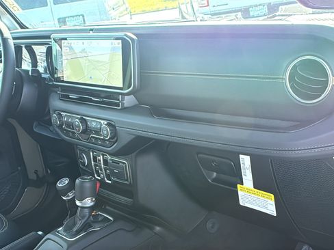 New 2025 Jeep Gladiator Sport image 15