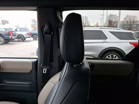 Used 2024 Ford Bronco Wildtrak image 17