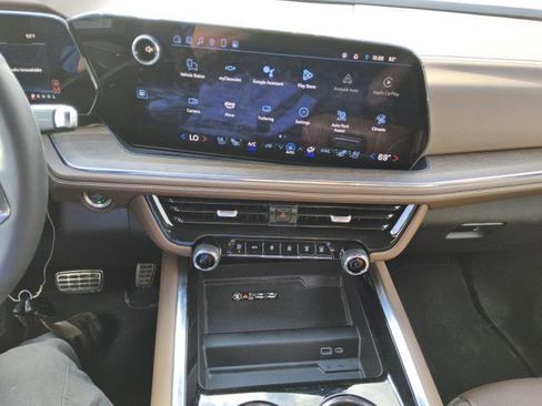 Used 2025 Chevrolet Tahoe High Country image 8