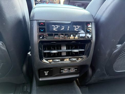 Used 2022 Jeep Grand Cherokee Overland w/ Luxury Tech Group IV AWD/4WD image 27