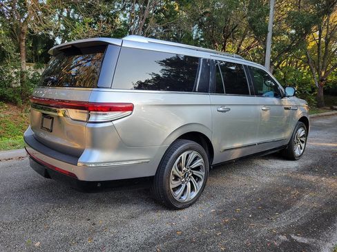 Used 2024 Lincoln Navigator L Premiere 4x4 4dr SUV image 8