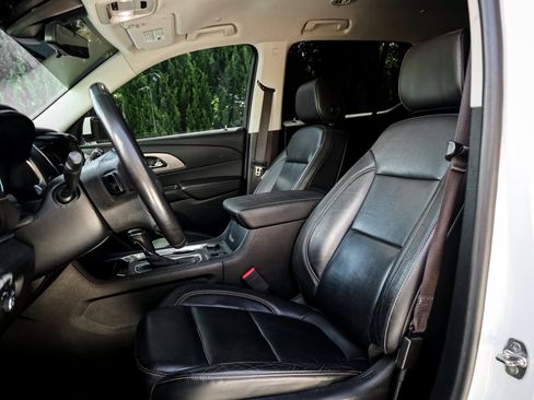 Used 2020 Chevrolet Traverse RS FWD image 7