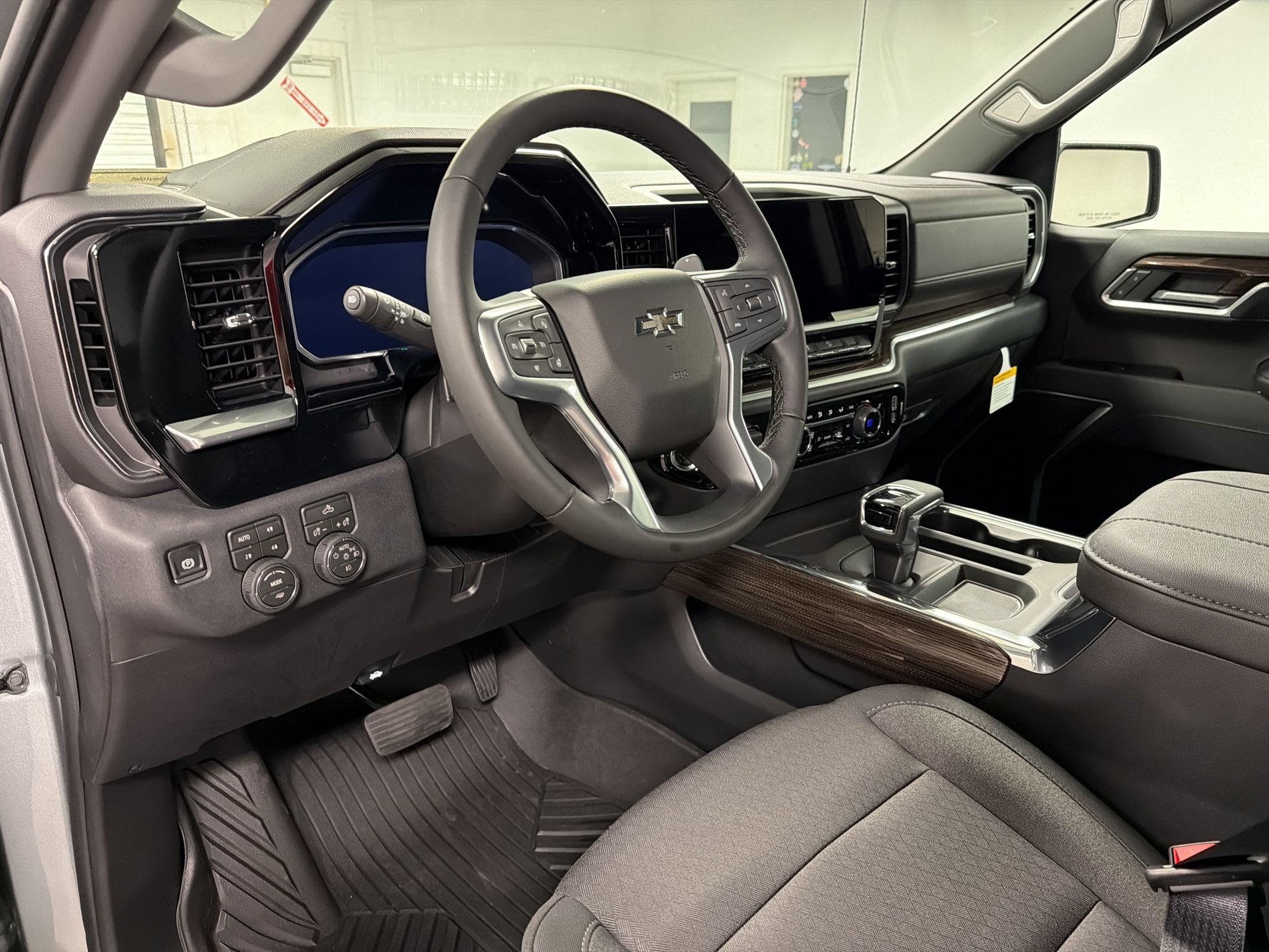 New 2026 Chevrolet Silverado 1500 RST AWD/4WD image 3
