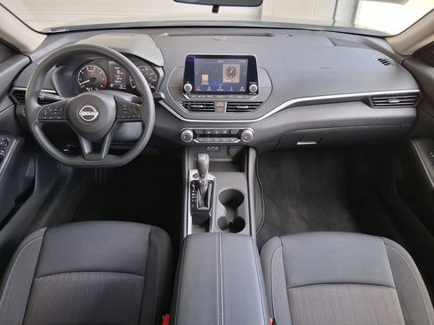 Used 2025 Nissan Altima 2.5 S FWD image 9