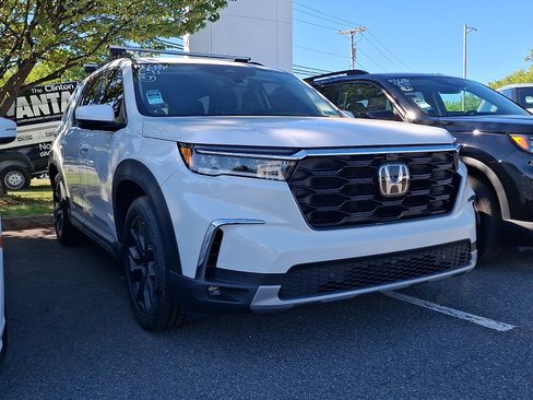 Used 2023 Honda Pilot Elite image 1