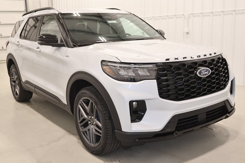 New 2026 Ford Explorer ST-Line w/ ST-Line Street Pack AWD/4WD image 2
