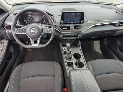 Used 2025 Nissan Altima 2.5 SV FWD image 28