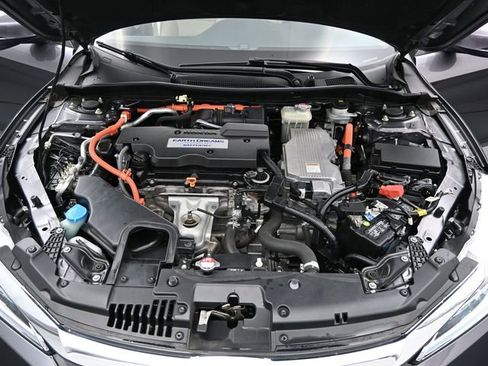 Used 2017 Honda Accord Touring image 10