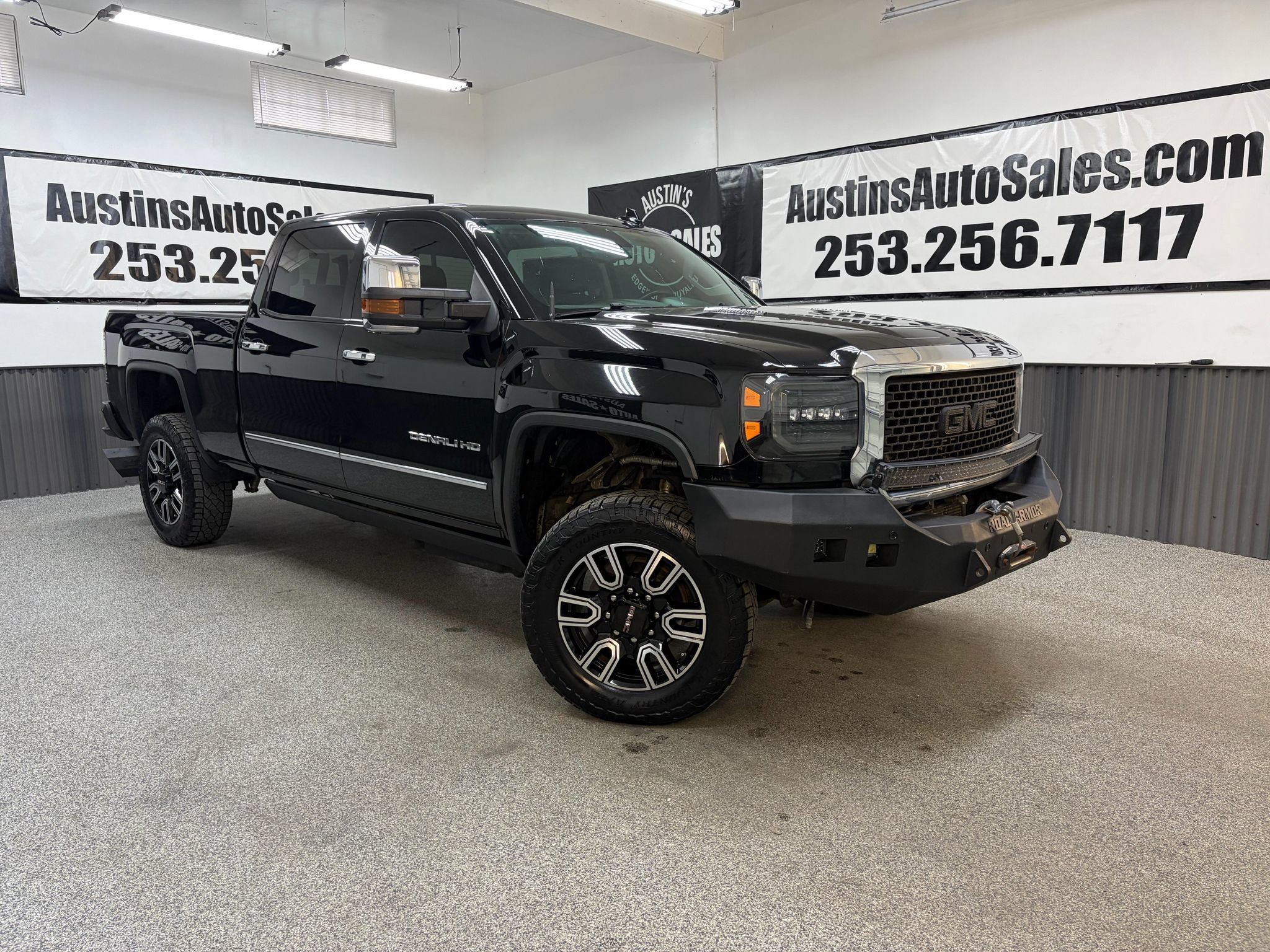 Used 2015 GMC Sierra 2500 Denali w/ Duramax Plus Package AWD/4WD image 1