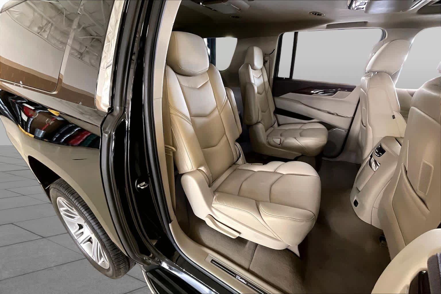 Used 2016 Cadillac Escalade ESV Luxury AWD/4WD image 18