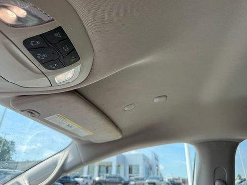 Used 2020 Chrysler Pacifica Touring-L FWD image 12