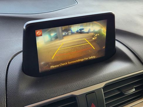 Used 2017 MAZDA MAZDA3 Touring image 18