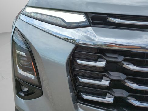 Used 2025 Chevrolet Equinox LT w/ Safety and Technology Package FWD image 9