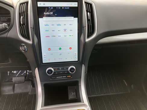 Used 2024 Ford Edge SEL w/ Convenience Package image 12