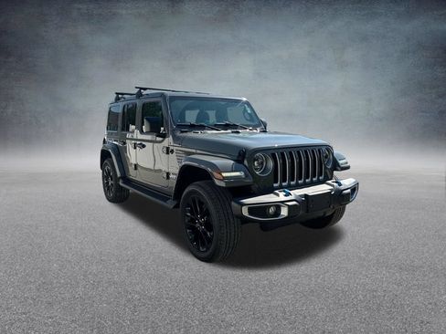Used 2023 Jeep Wrangler Unlimited Sahara w/ Cold Weather Group AWD/4WD image 24