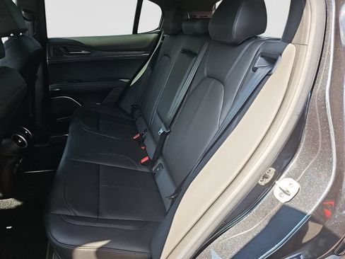Used 2023 Alfa Romeo Stelvio Sprint RWD image 35