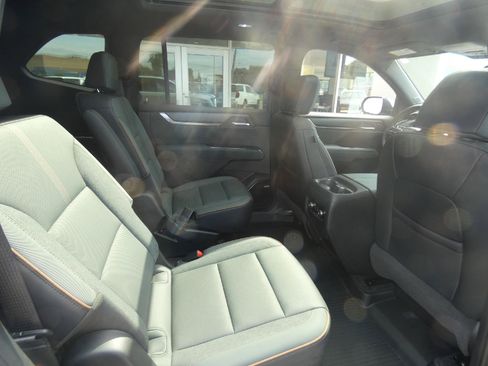 Certified 2025 GMC Acadia AT4 w/ Luxury Package AWD/4WD image 17