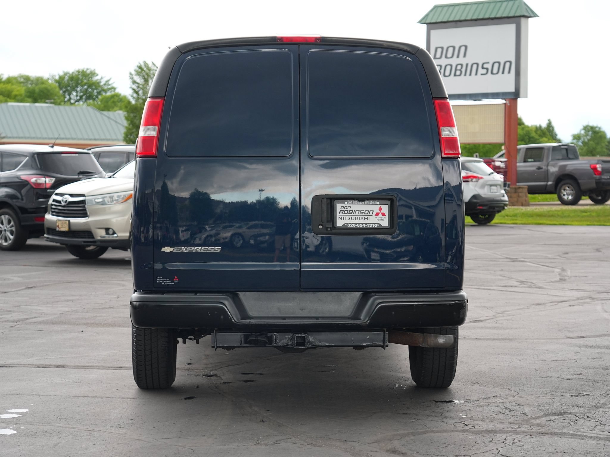 Used 2019 Chevrolet Express 2500 w/ Communications Package RWD image 4