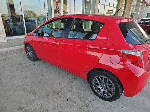 Used 2013 Toyota Yaris L image 4