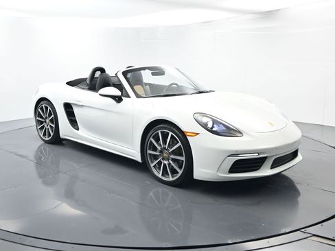 Used 2018 Porsche 718 Boxster image 17