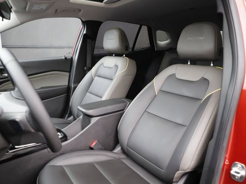 Used 2024 Chevrolet Trax ACTIV w/ Sunroof Package image 19