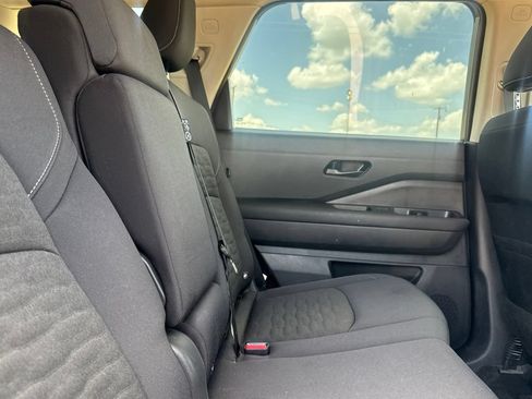 Used 2025 Nissan Pathfinder SV FWD image 30