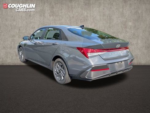 Certified 2025 Hyundai Elantra Hybrid FWD image 5