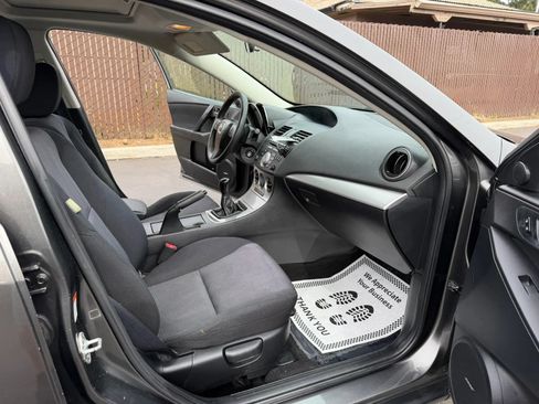 Used 2010 MAZDA MAZDA3 i Touring FWD image 13