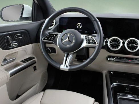 Used 2025 Mercedes-Benz GLA 250 4MATIC image 18