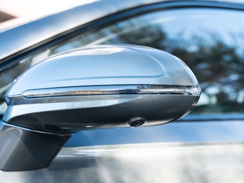 Used 2025 Bentley Flying Spur Plug-In Hybrid AWD/4WD image 13