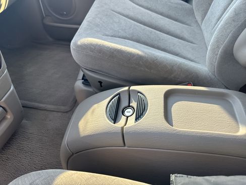 Used 2001 Dodge Grand Caravan ES image 16