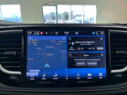 Used 2023 Chrysler Pacifica Limited w/ Uconnect Theater Family Group image 32