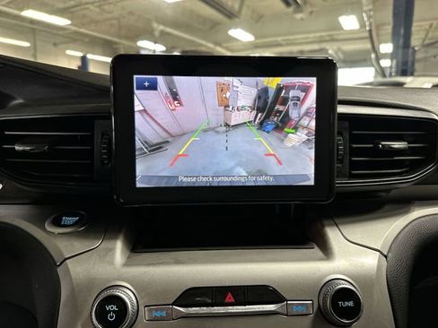 Used 2022 Ford Explorer XLT image 24