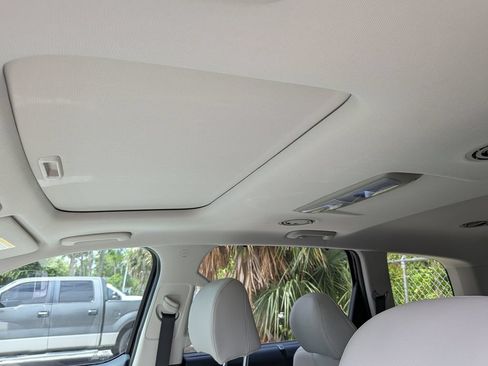 Used 2025 Kia Telluride EX w/ EX Captain's Chair Package FWD image 20