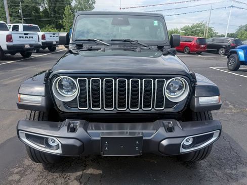 Used 2025 Jeep Wrangler Unlimited Sahara AWD/4WD image 9