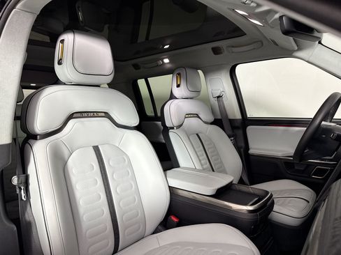 Used 2023 Rivian R1S Adventure AWD/4WD image 31