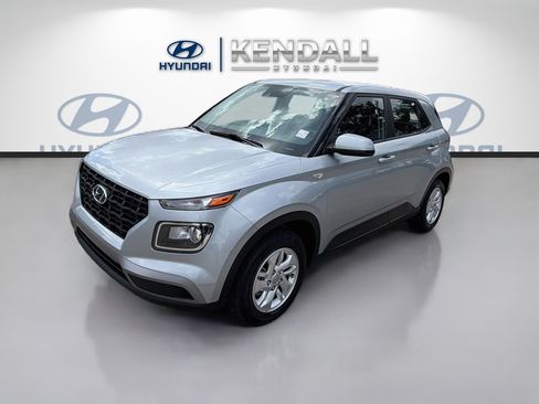 Used 2022 Hyundai Venue SE w/ Cargo Package FWD image 3