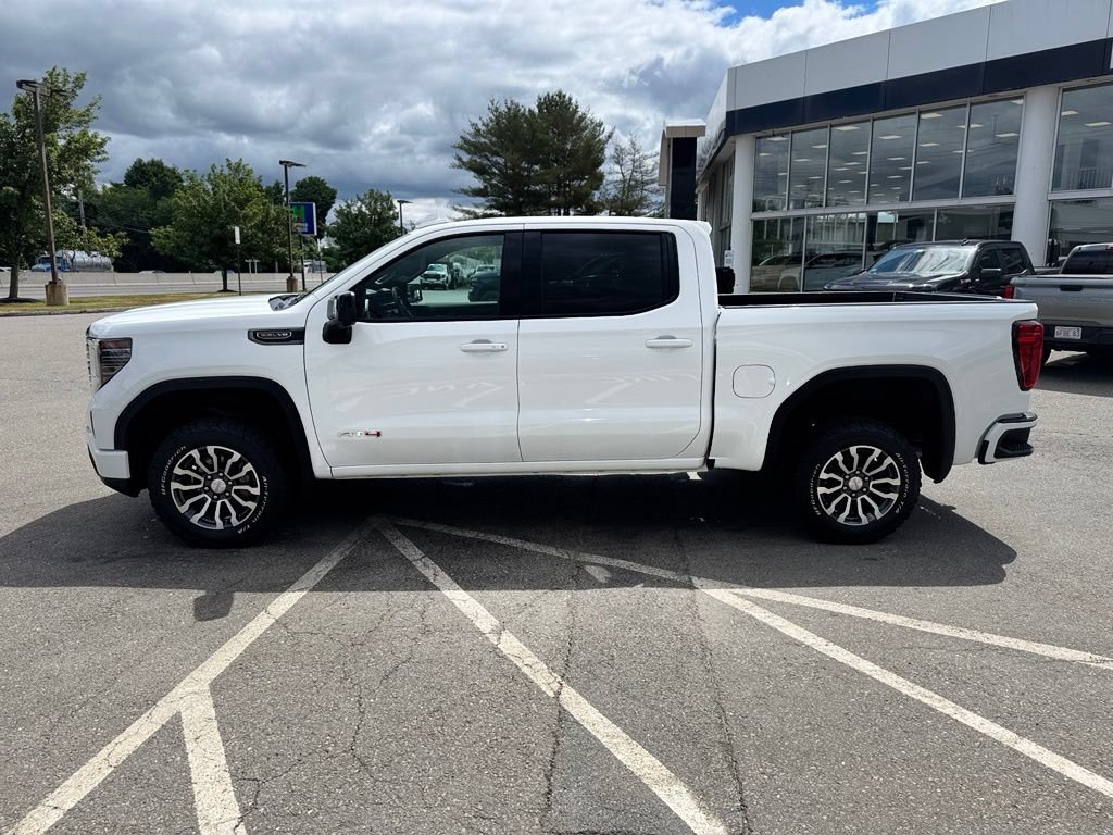 Used 2022 GMC Sierra 1500 AT4 w/ AT4 Preferred Package AWD/4WD image 2