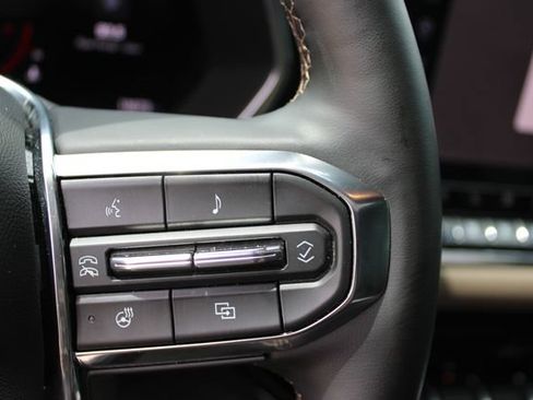 Used 2025 GMC Canyon Denali AWD/4WD image 12