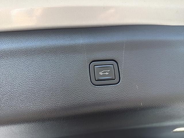 Used 2021 Buick Enclave Essence w/ Sound and Sites Package AWD/4WD image 13