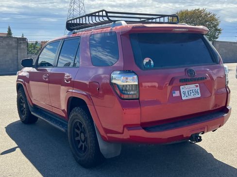 Used 2018 Toyota 4Runner 4WD image 4