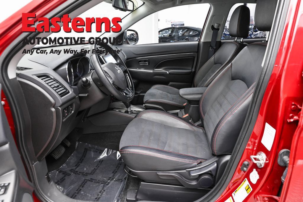 Used 2025 Mitsubishi Outlander Sport SE AWD/4WD image 17