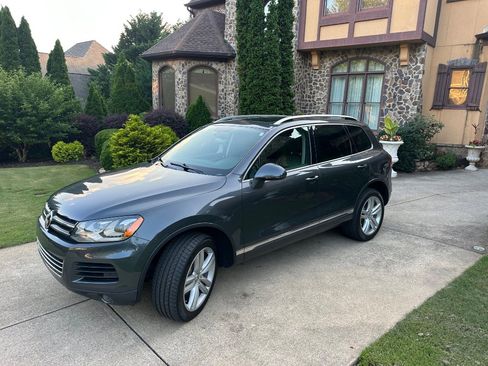 Used 2013 Volkswagen Touareg Executive AWD/4WD image 5
