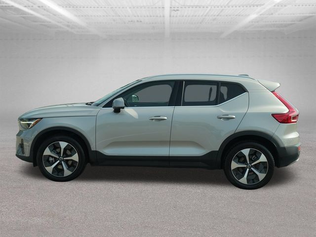 Used 2025 Volvo XC40 B5 Plus AWD/4WD image 4